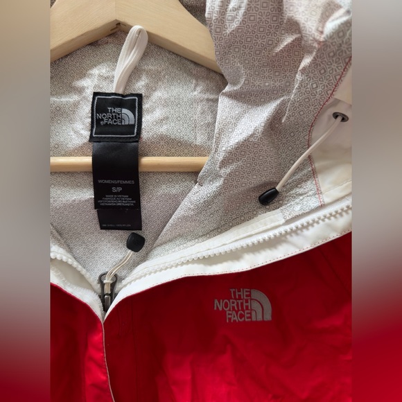 ⛺️ SOLD ⛺️ The North Face Women’s Hyvent Venture Rain Coat Jacket - Picture 10 of 10